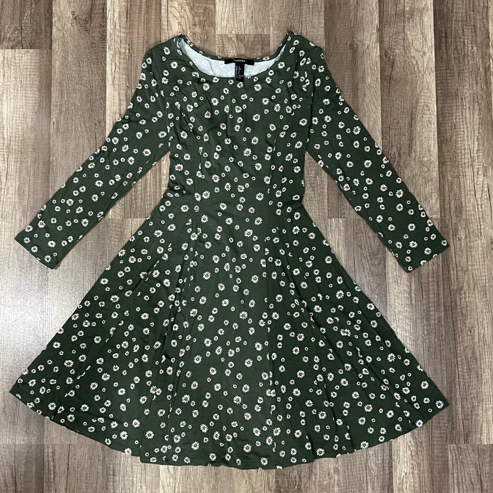 Forever 21 long Sleeve Dresses. Size S. Green Color